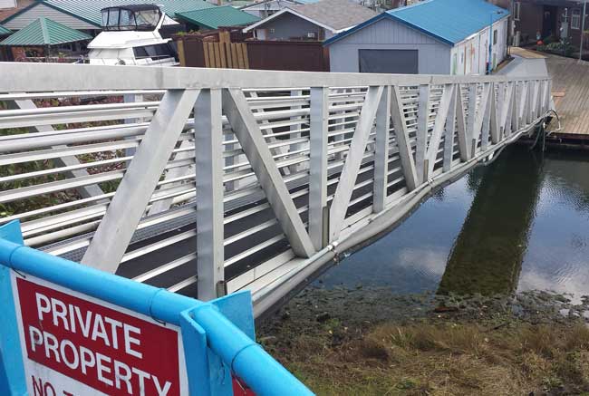 Houseboat Walkway